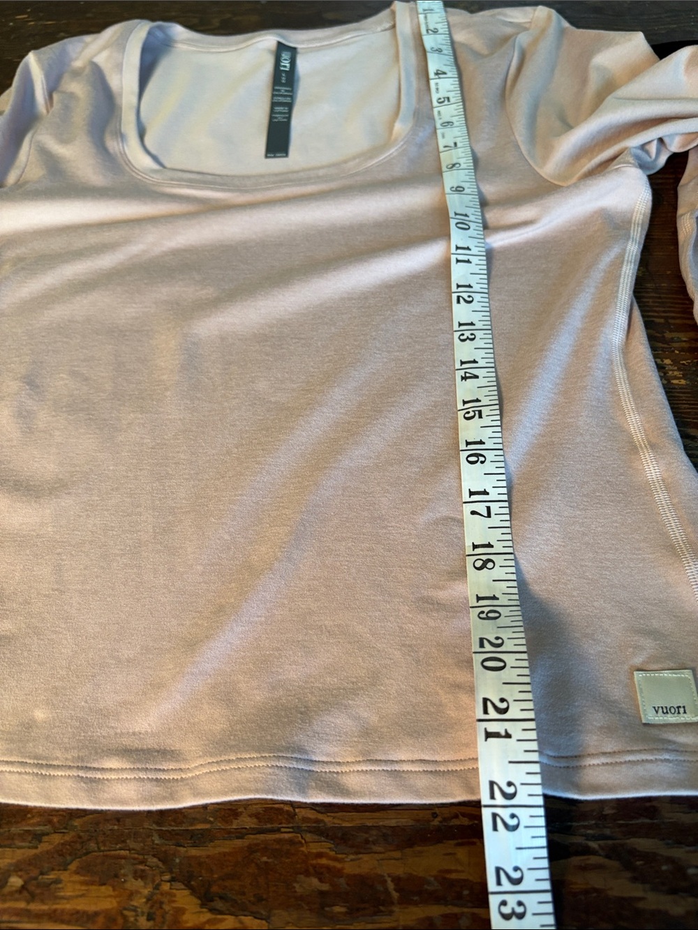 Vuori Long-Sleeve Halo Essential Scoop Shirt in a pale blush color Large - Picture 10 of 10